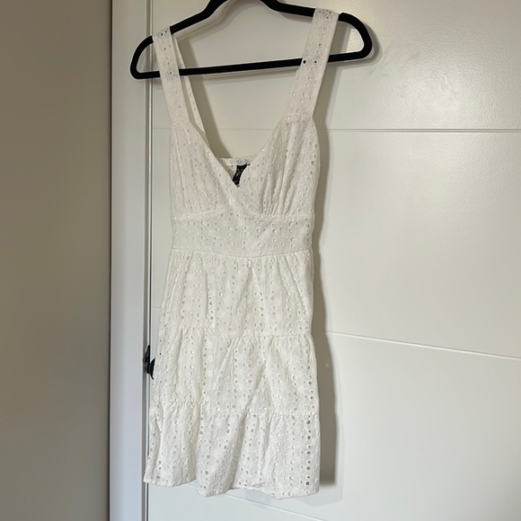 White dress - Picture 1 of 6